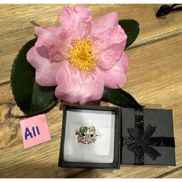 Adorable Hello Kitty Cat Kitten Silvertone Costume Adjustable Ring NEW w Box - Picture 3 of 7